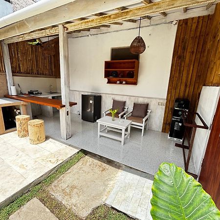 D'Gilian Bungalow Gili Trawangan Exterior photo